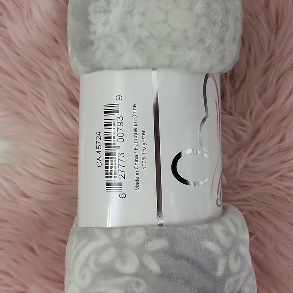 Brand New BELISSIMO FLANNEL THROW - Picture 3 of 4